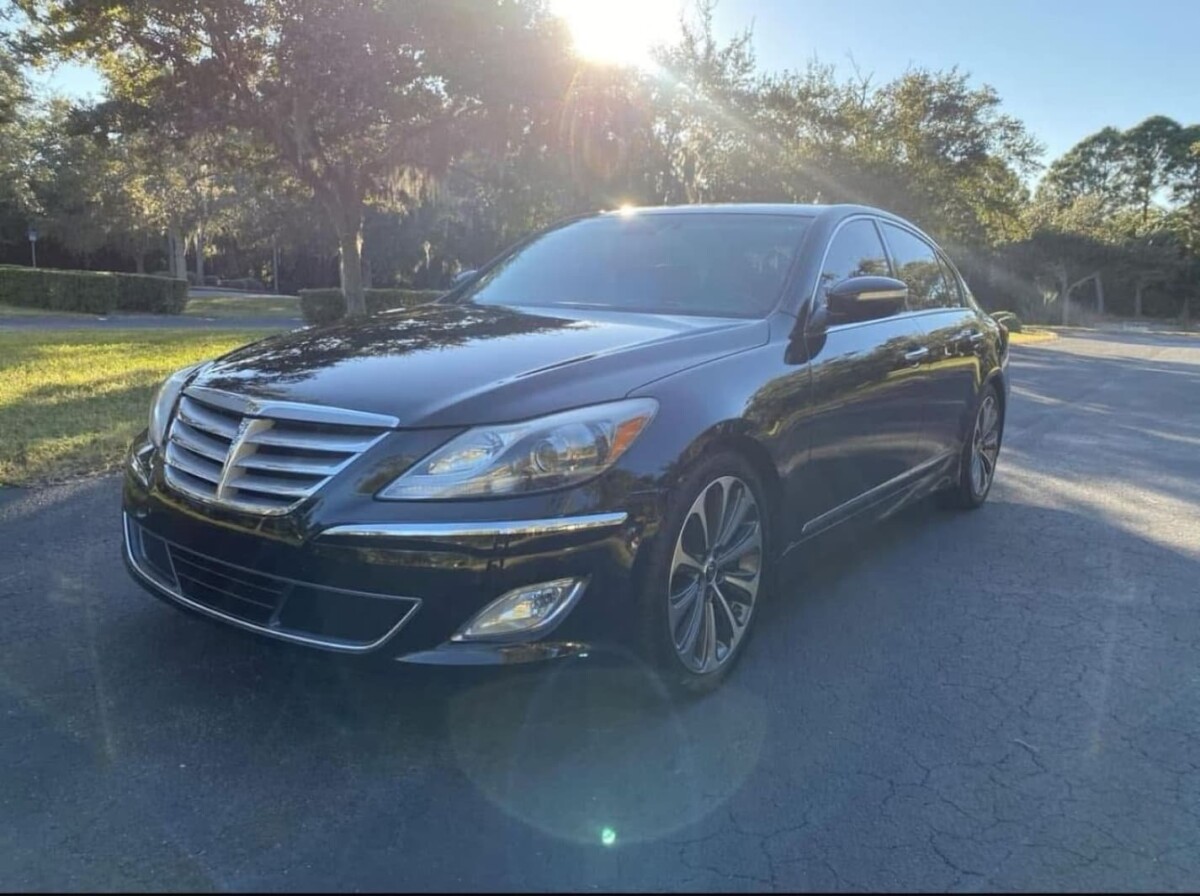 2013 Hyundai Model Genesis - Image 10