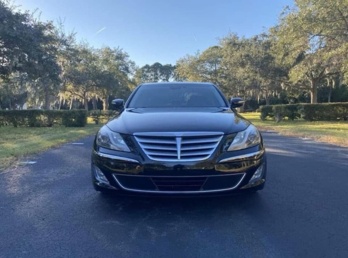 2013 Hyundai Model Genesis - Image 11