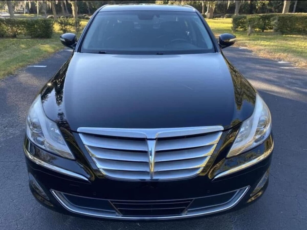 2013 Hyundai Model Genesis - Image 3